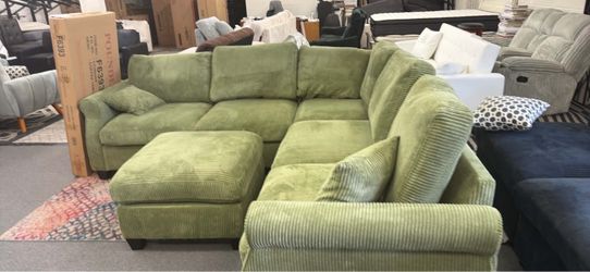 New Sectional Couch 99x99 with Ottoman! Free Delivery 🚚!