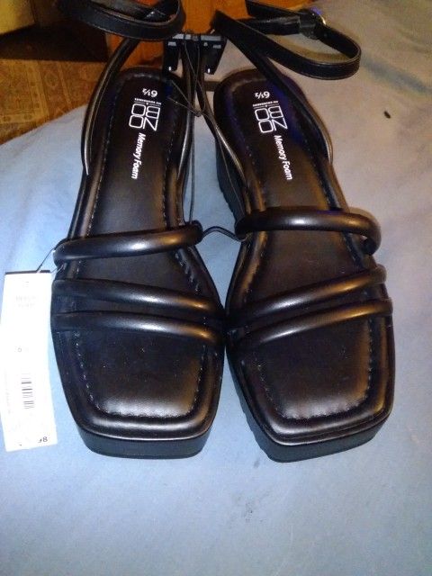 Women's Black Sandals Size 6.5