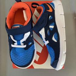 New Boys Nike Sz 10 Shoes Free Run