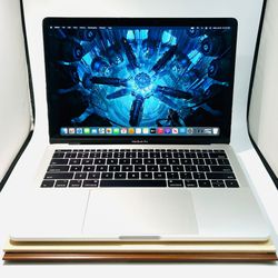 Apple MacBook Pro 13” 2017 2.3Ghz Core i5 8GB 256GB Perfect for Students//Work