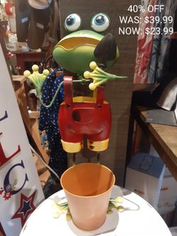 Metal Frog Planter