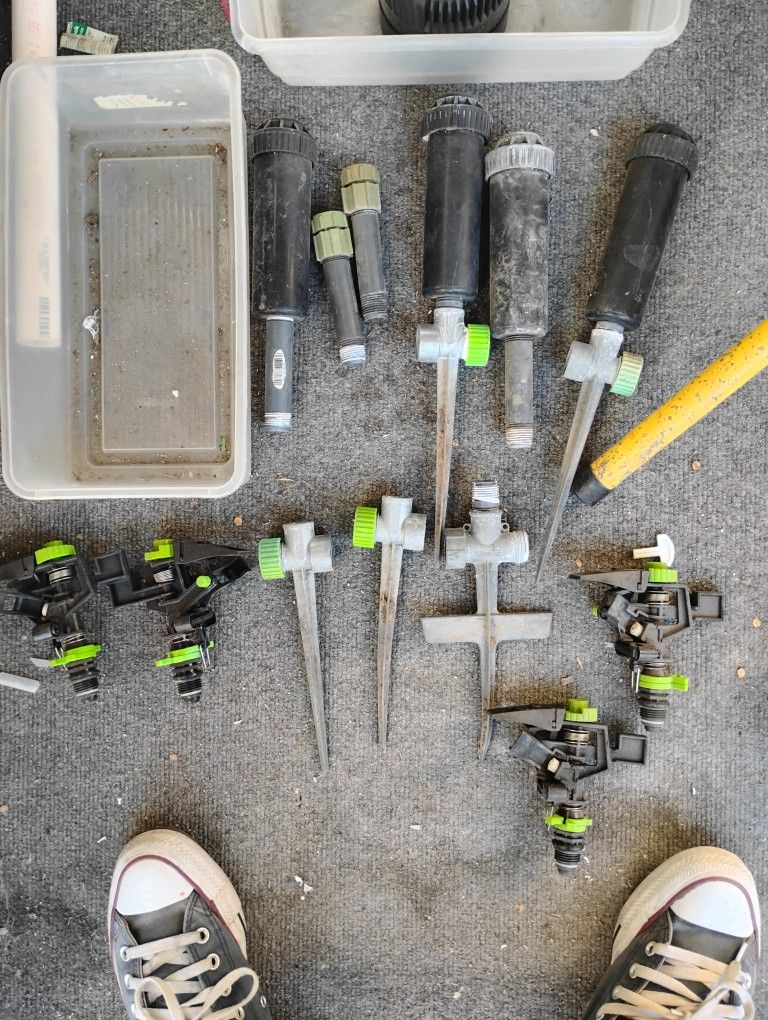  4 Sprinkler Set with Pulsating Spike Style and Arm Rotating Sprinkler System Revolving Rotating
