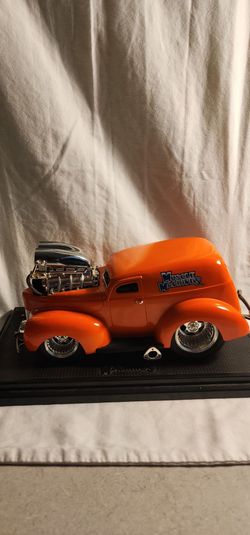 Muscle Machine 1:18 1940 Ford Sedan Delivery