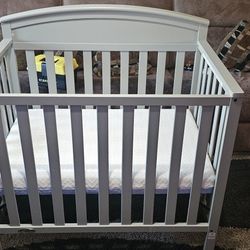 Mini Crib With Cooling Mattress 