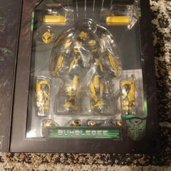 BRAND NEW BUMBLEBEE TRANSFORMERS RISE OF THE BEASTS DLX THREE ZERO MOVIE FIGUREINE