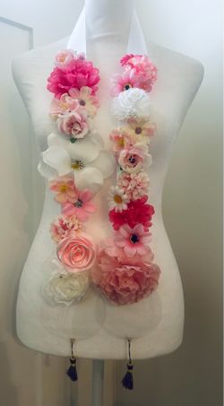 Flower graduation lei