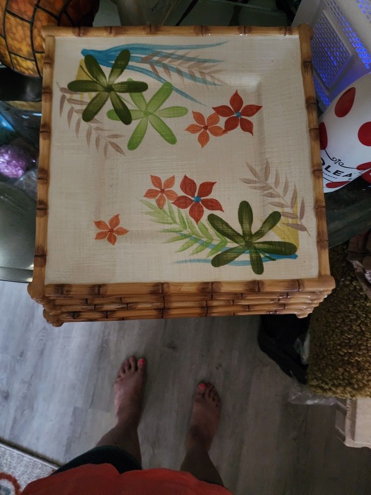 Flower Plates W Bamboo Design