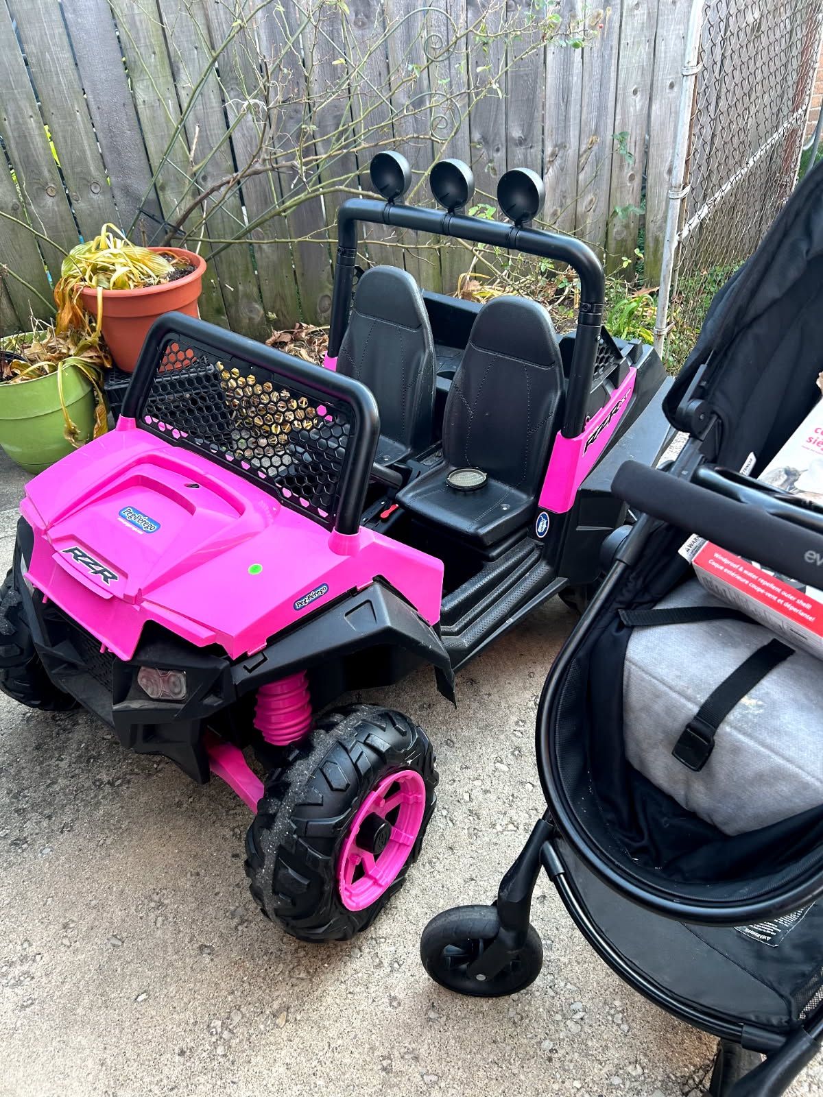 Jeep Polaris Peg Perego (Drives)