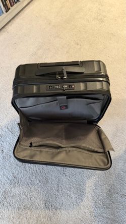 Spinner laptop carry-on suitcase