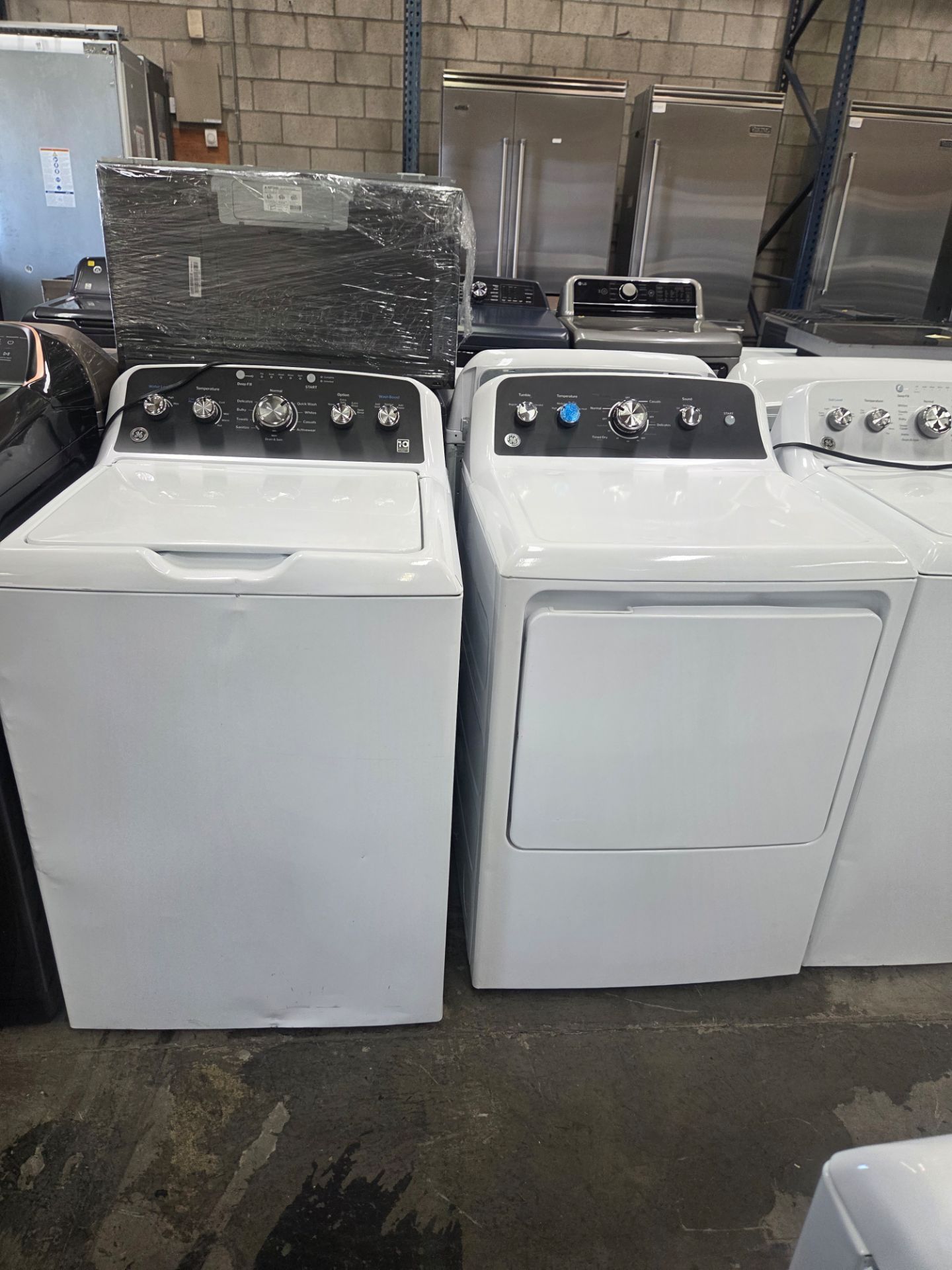 GE top load set washer and Electric dryer white new