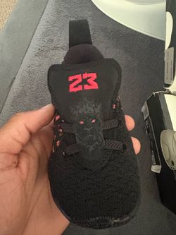 Lebron 17 University Red 5c