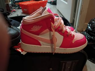 Jordan 1 strawberrys and cream
