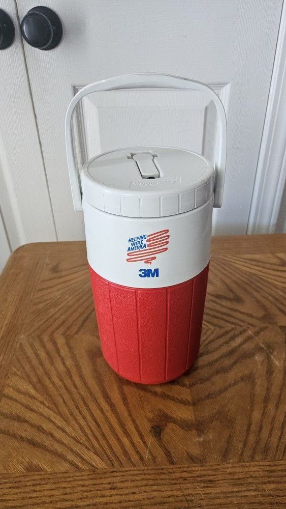 VINTAGE COLEMAN POLYLIT 5590 1/2 GALLON WATER COOLER