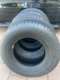 255/75/17 Brigestone Dueler tires
