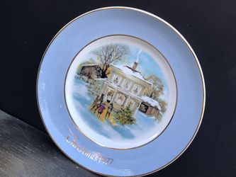Avon Christmas 1977 Vintage Porcelain Plate