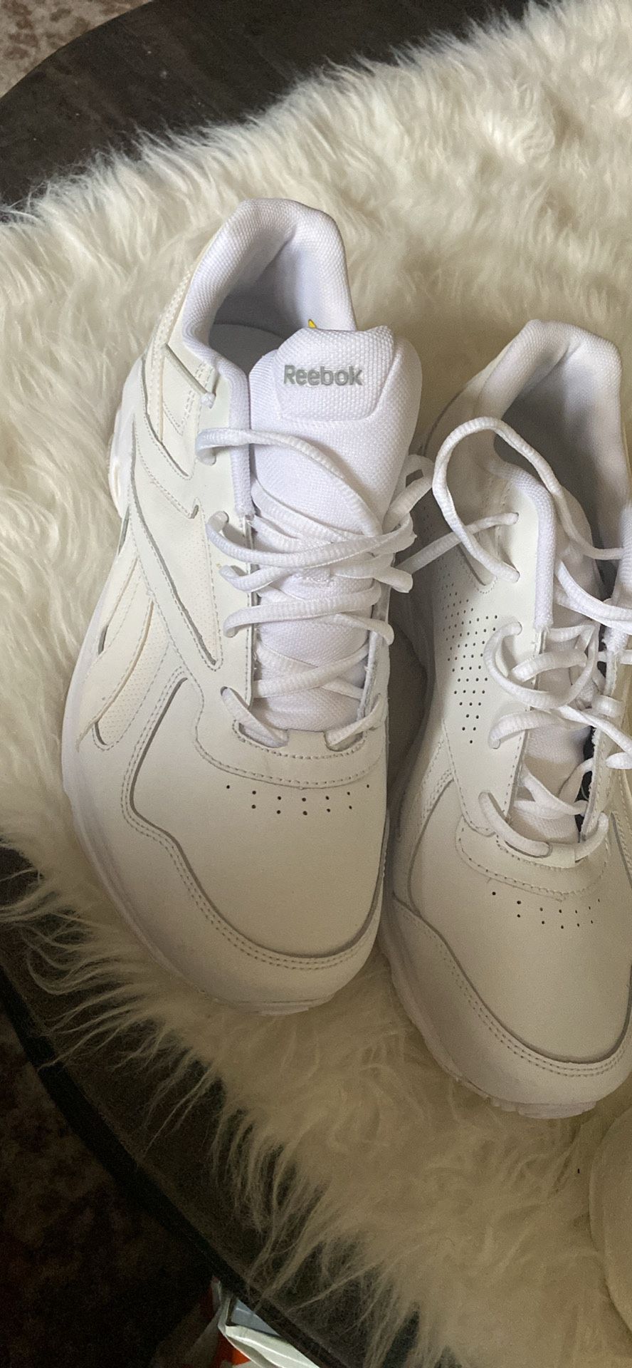reebok white shoes sz10 new without box & tag