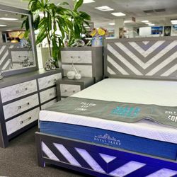 PRICE DROP 🚨Stunning Two Tone White & Grey 5pc Bedroom Furniture Set Available (Limited Time) $499