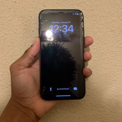 iPhone 11 Only Want $120 For It Everything Is Unlocked Just A Few Cracks But Everything Else Is Fine Dm Me If Your Interested 