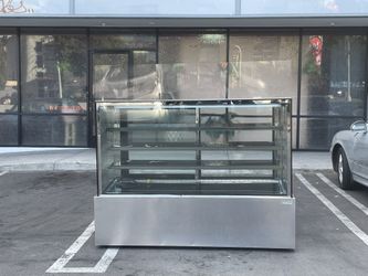 Display Case / Bakery / Restaurant
