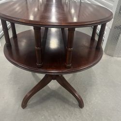 Vintage Pennsylvania House Traditional Solid Cherry Round Pedestal Side Table. Used in good condition with some cosmetic blemishes and imperfections. 
