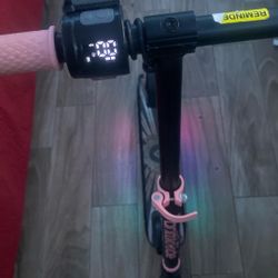 FanttikRide LED Electric Scooter