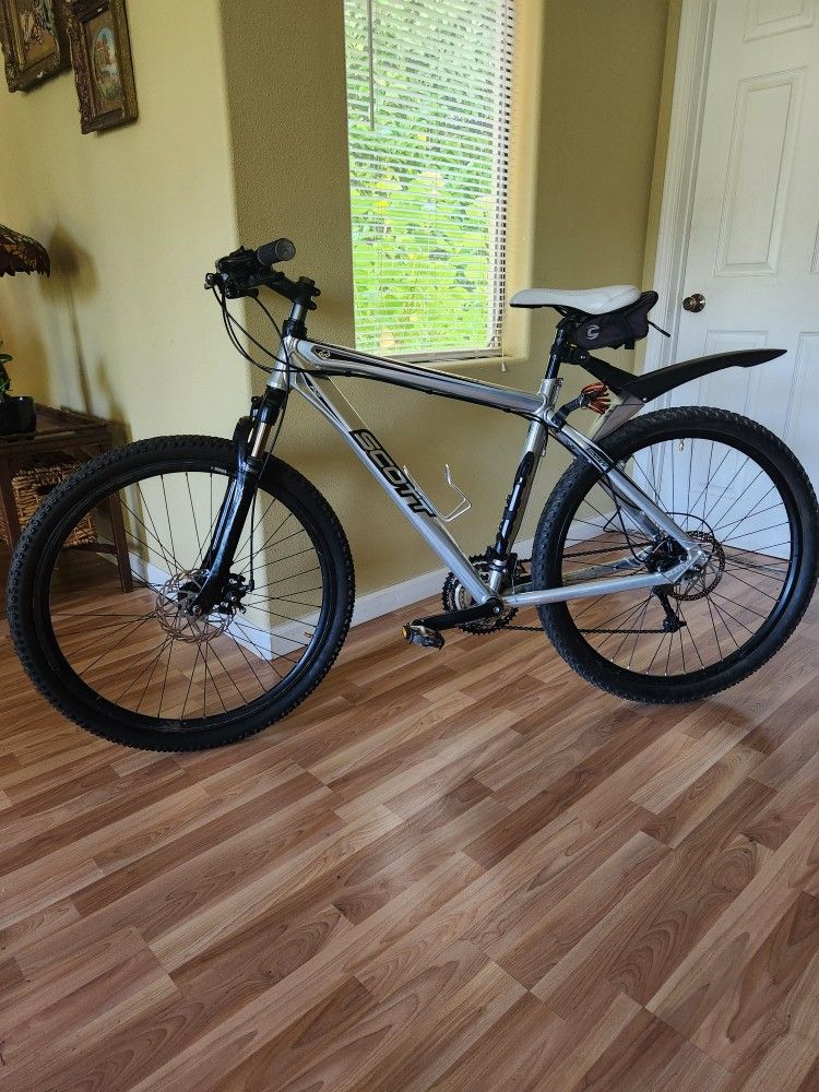 Hybrid Commuter Bike