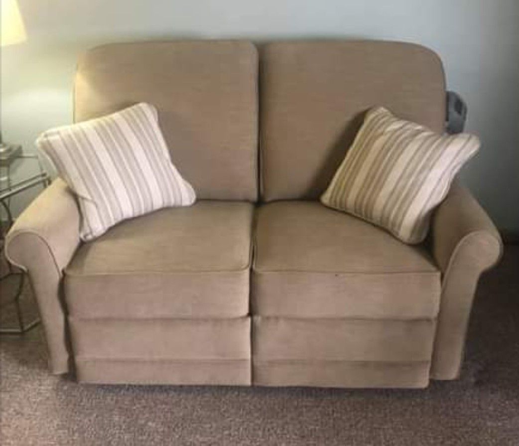 Lazyboy loveseat reclining like new