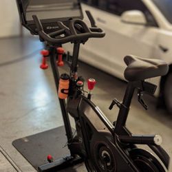 Exercise bike, 22-in screen