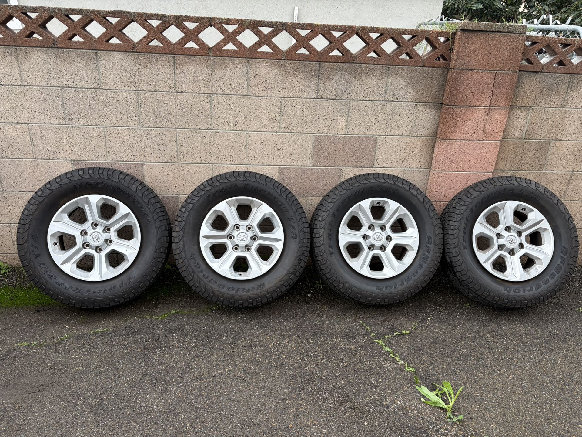 BF Goodrich T/A 265/70/17