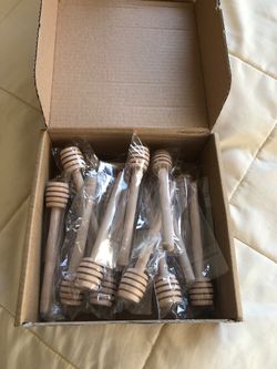 Small honey spoons - new - 18 in box