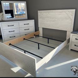 ASHLEY Gerridan 4 Pcs Panel Bedroom Set Queen or King Bed Dresser Nightstand and Mirror 