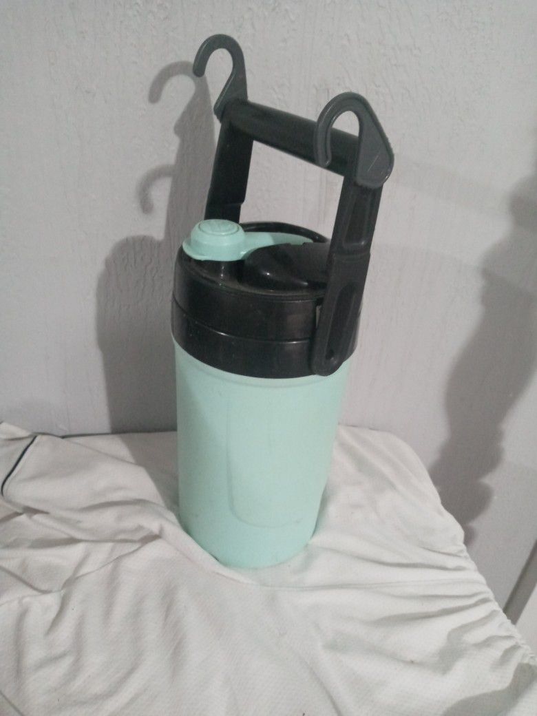Igloo 1/2 Gallon Sport Hook Water Jug Beverage Cooler Aqua And Black