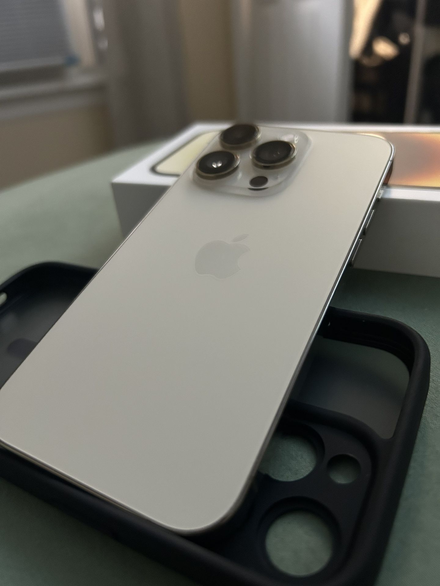 iPhone 14 Pro Unlocked / W New iOS 26 Update