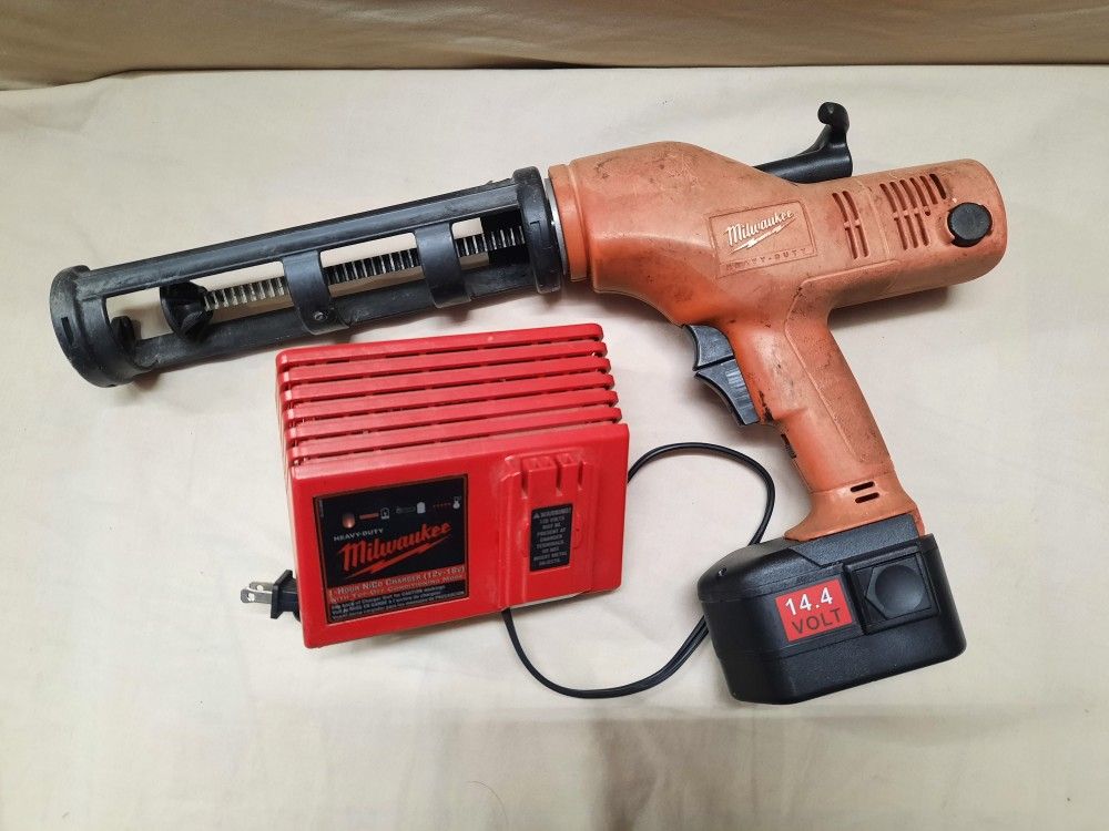 Milwaukee Cordless Caulk Gun With Battery Charger