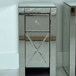 Nightstand Mirrored
