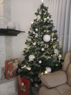 8 ft CHRISTMAS TREE