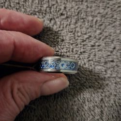 Size 8 Blue and Silvertone Spinner Ring