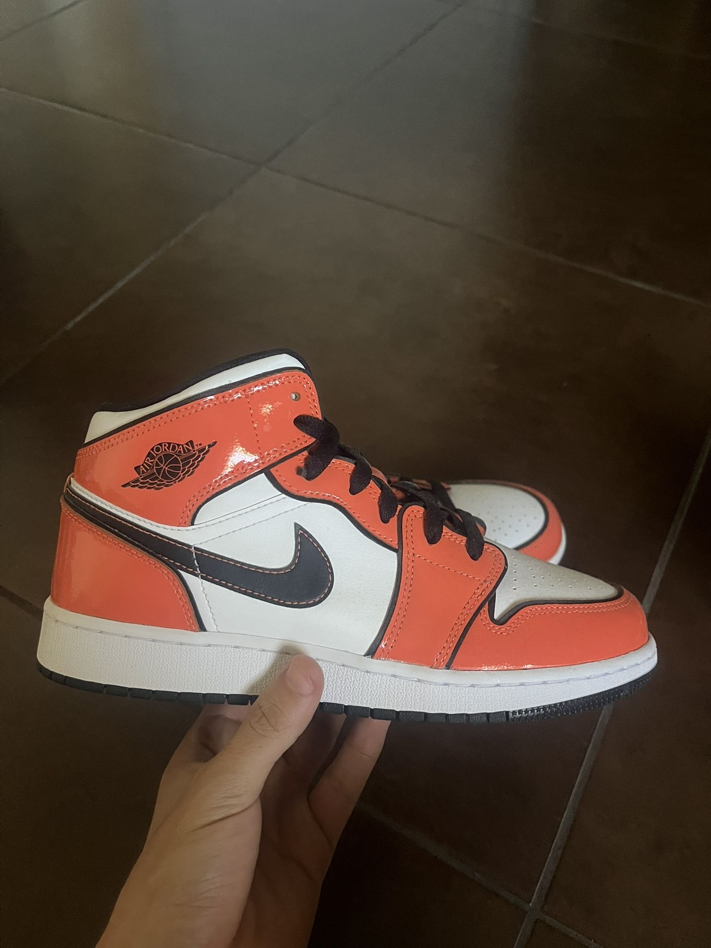 Jordan 1 Mid SE Turf Orange