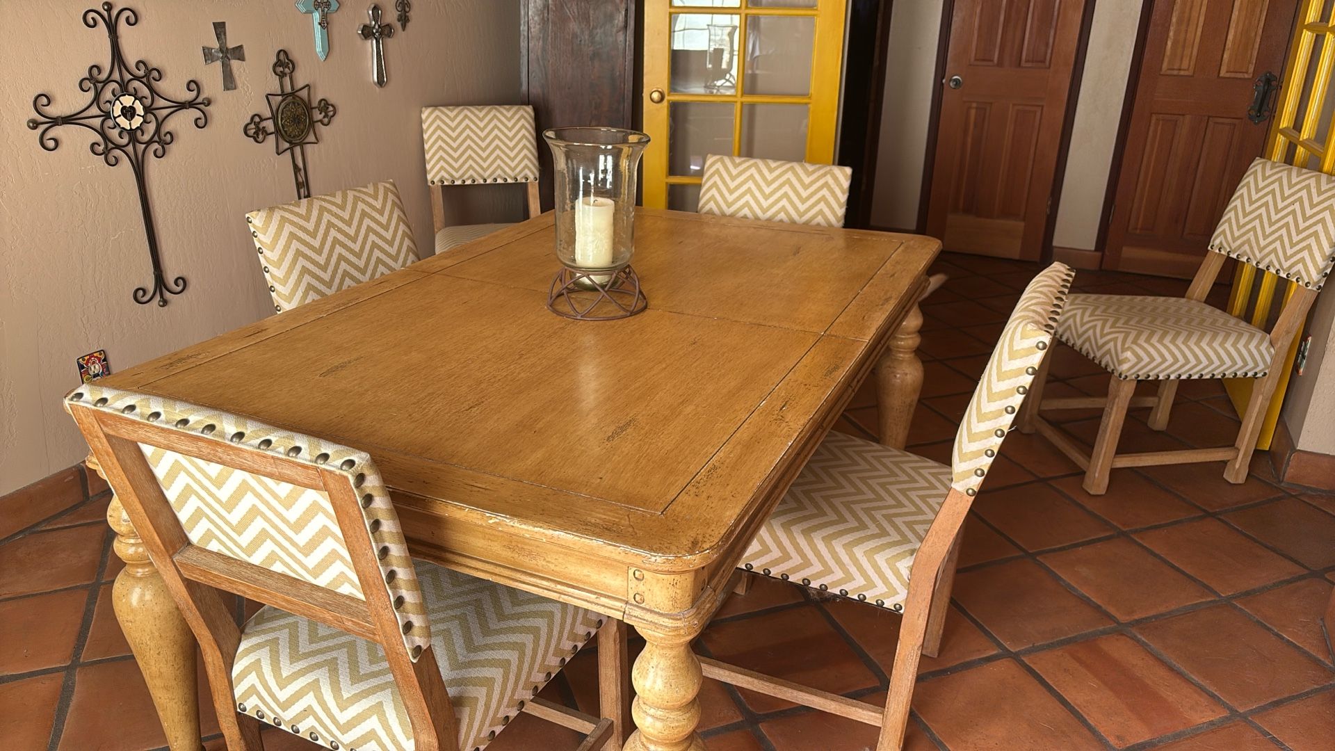 Dining Table With Leaf And 6 Chairs