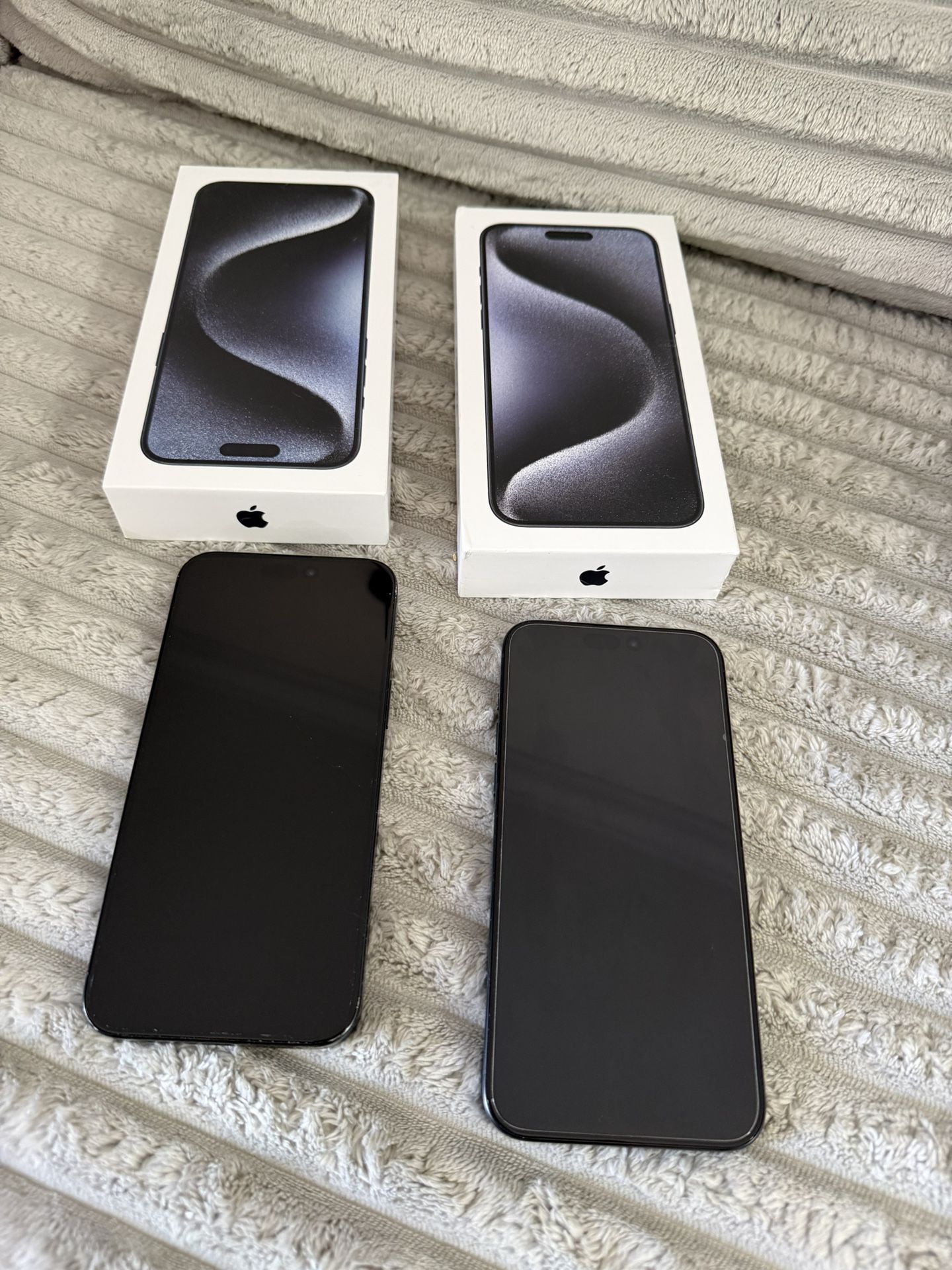 iPhone 15 Pro Max(se Venden Los 2 Juntos)