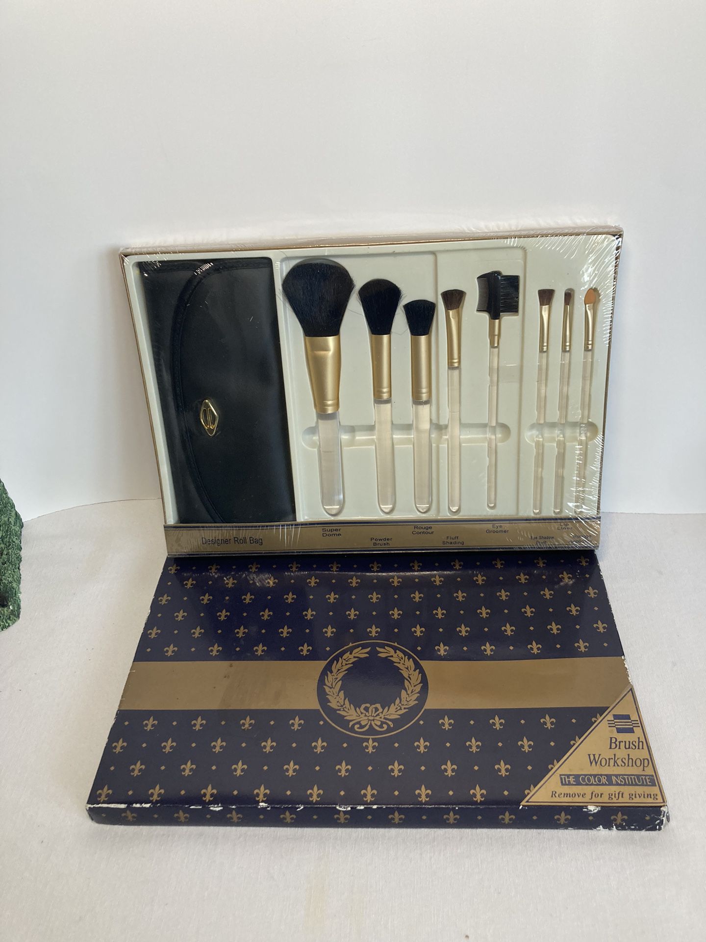 Vintage 8 PCs Set of Makeup Brushes