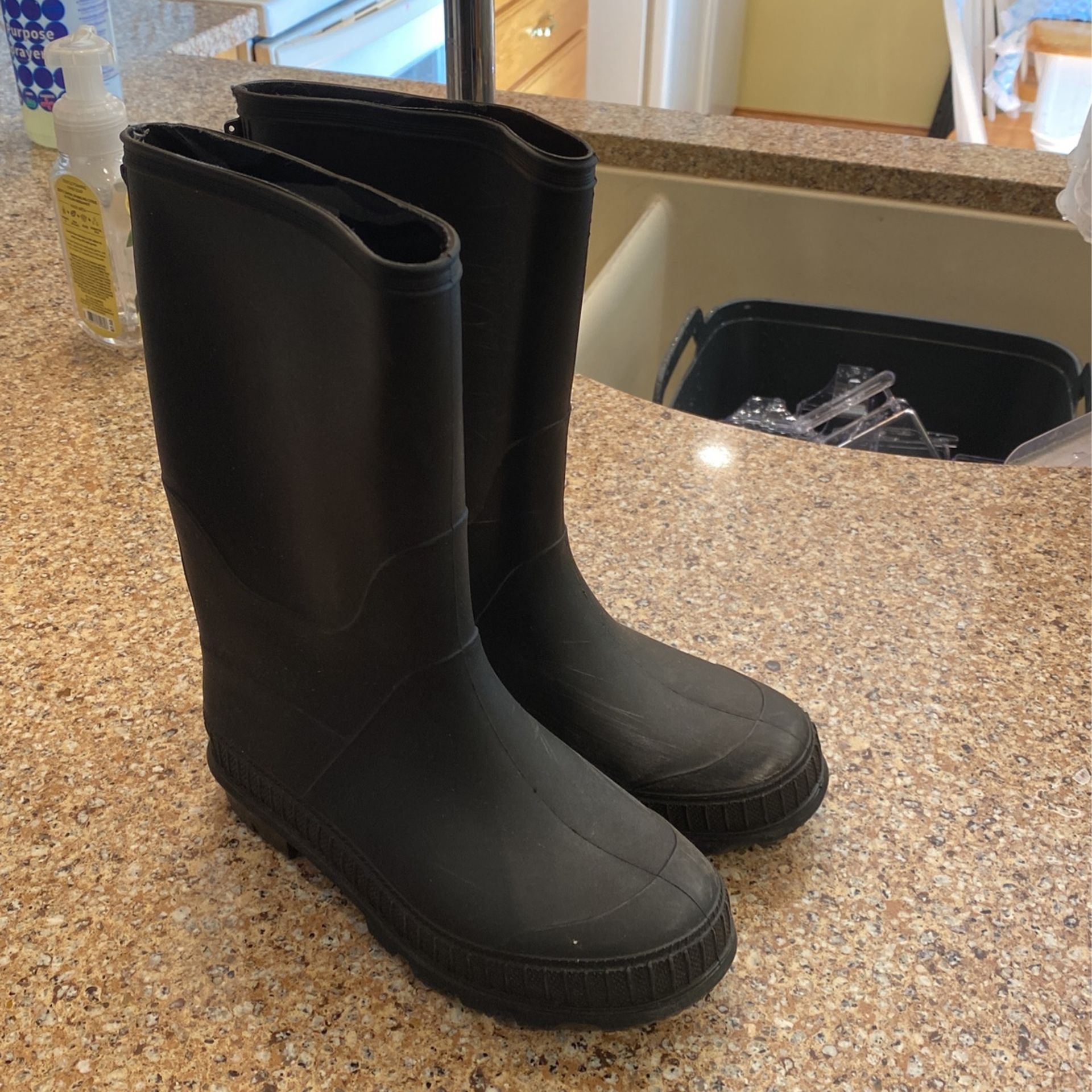 Girls Size 3 Rain Boot