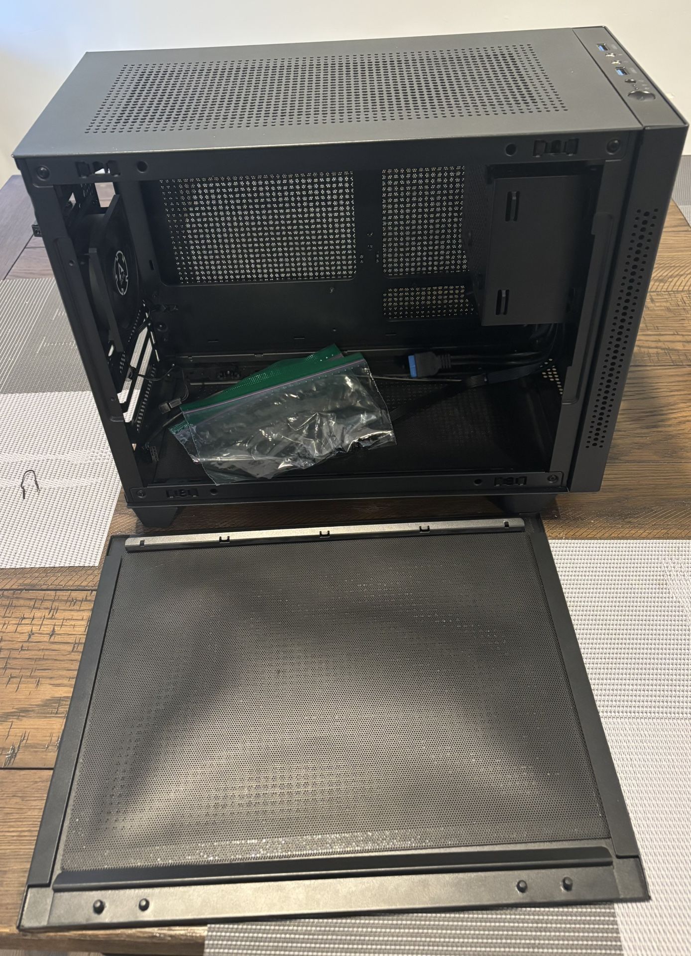 SAMA IM01 M-ATX PC Case - Read
