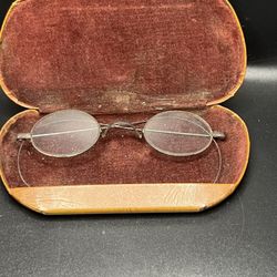 Antique 1900s wire frame spectacles with oval lenses and original case