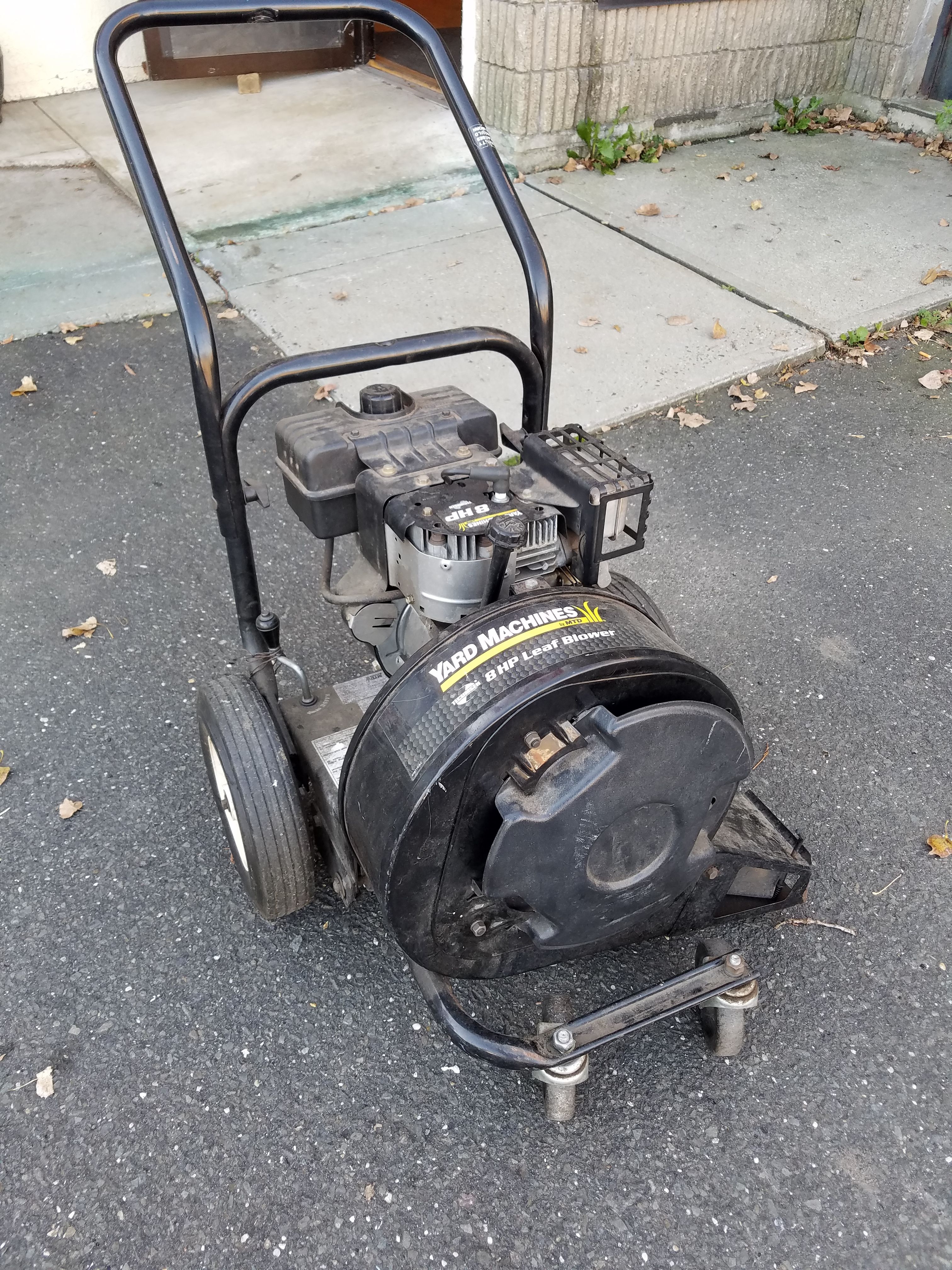 MTD YARD MACHINES 8HP GAS LEAF BLOWER
