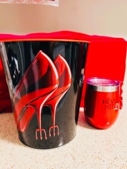 The Devil Wears Prada 2 popcorn bucket + wine cup