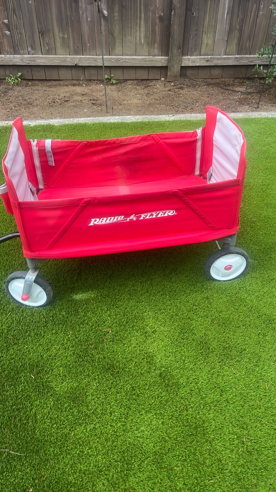 Radio Flyer Collapsible Wagon