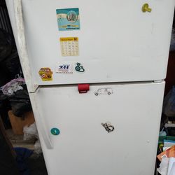 Refrigerator 