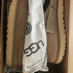 Women’s Golden star Ugg Clogs Size 8