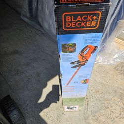 BLACK AND DECKER 22IN HEDGE TRIMMER W/ BATTERY AND CHARGER